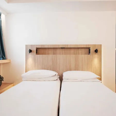 Отель Colombo 4*